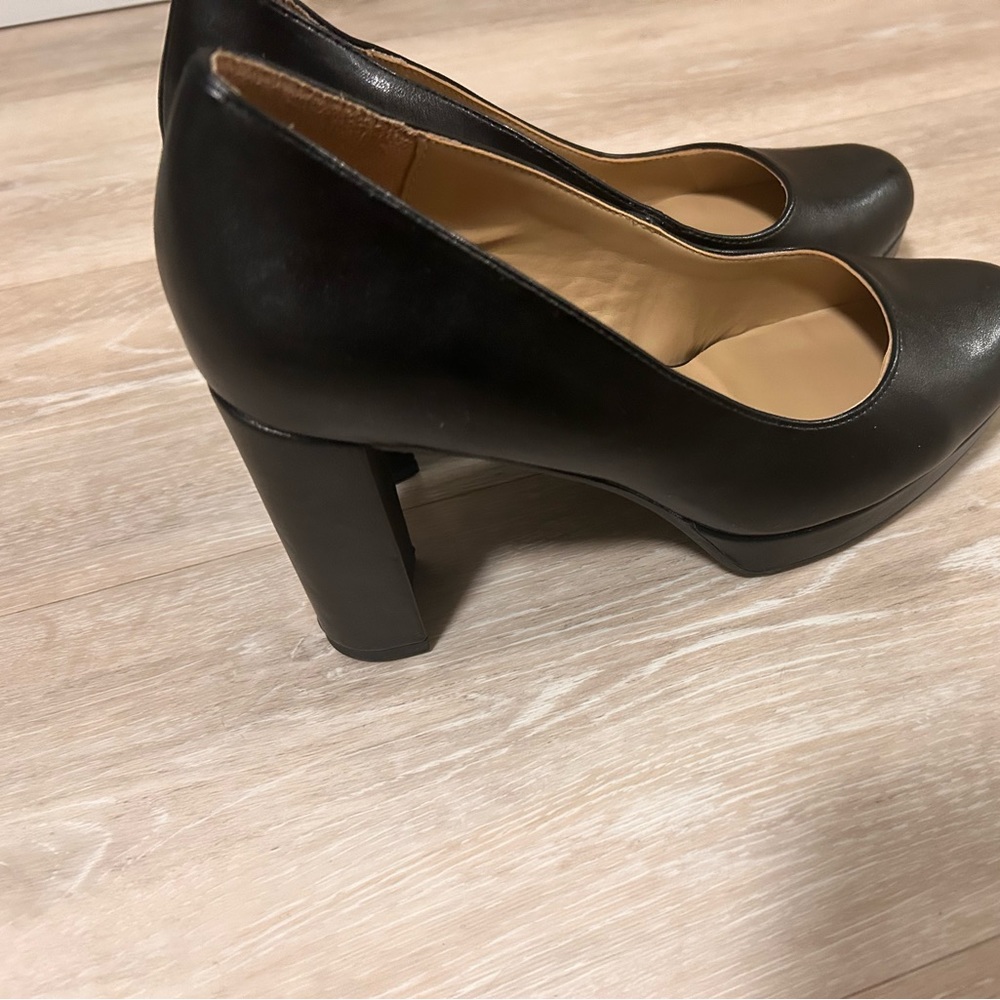 Black block pumps by neutralizer size 8